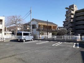 駐車場があるので、車を買う予定の方も安心です