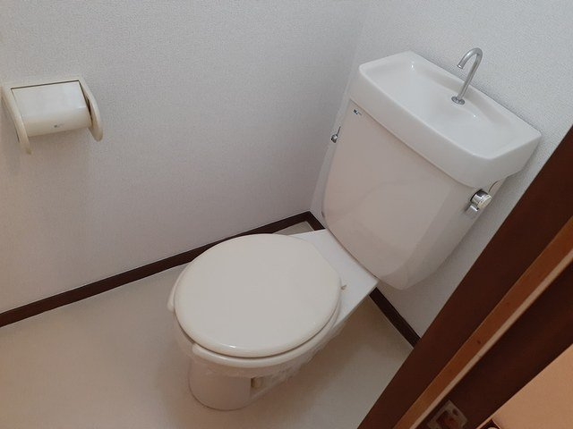 ゆったりとした空間のトイレです