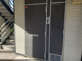 収納もある玄関です