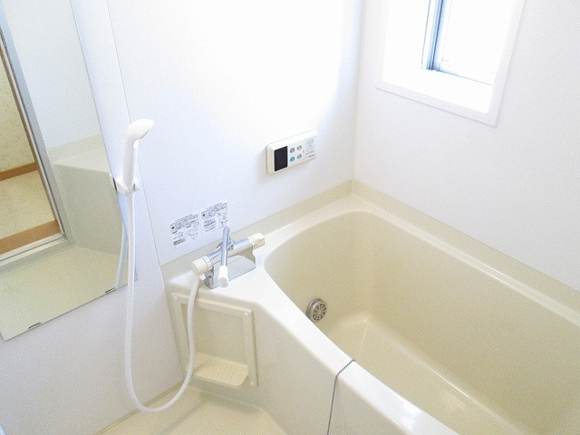 日々の疲れを癒すお風呂付です