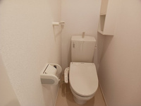 落ち着いた色調のトイレです
