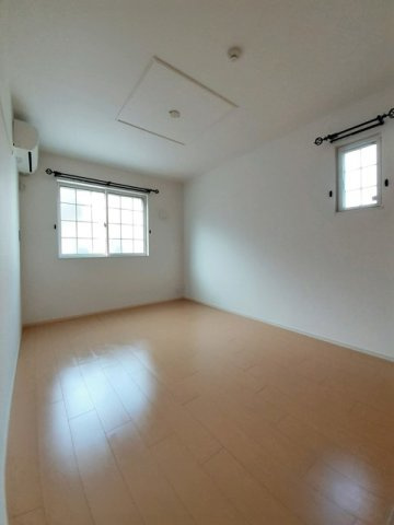 明るい色調の室内です