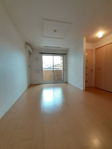 ゆったり過ごせる居間です