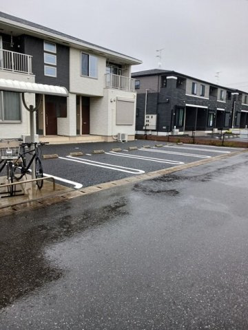 駐車場があるので、車を買う予定の方も安心です