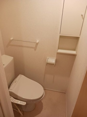 コンパクトで使いやすいトイレです