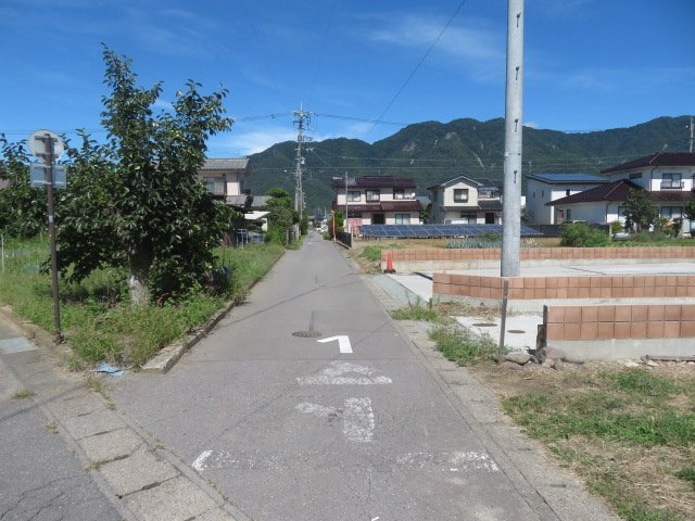 中之条　中古住宅の前面道路含む現地写真