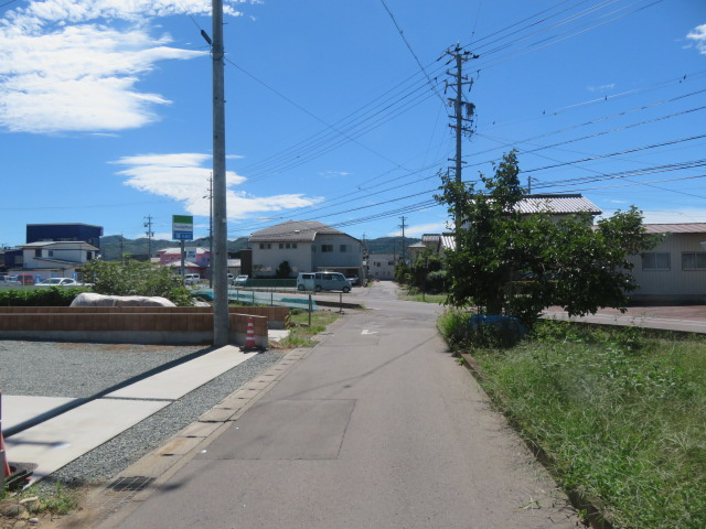 中之条　中古住宅の前面道路含む現地写真