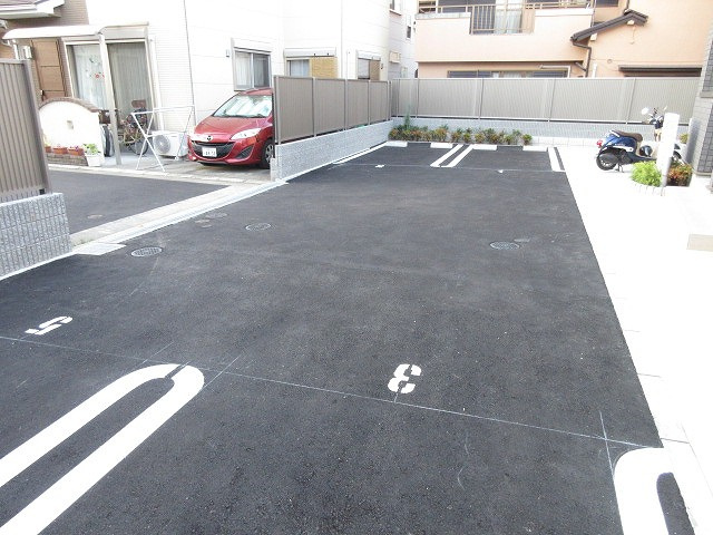 アミカルの駐車場