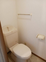 清潔感のあるトイレです