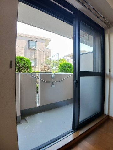 開放的で明るい空間を演出してくれるバルコニーです