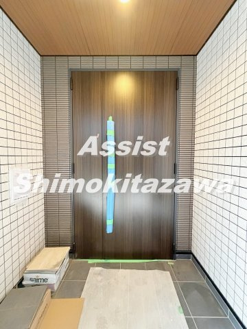 クレスト下北沢のエントランス