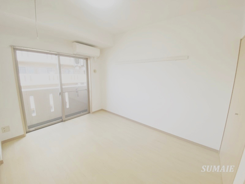 レフィナードスクエアの居間・リビング|フローリングがきれいなお部屋です！