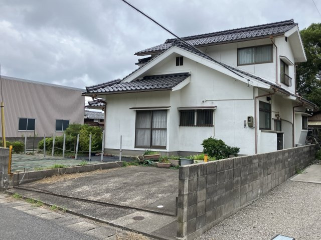 境港市入船町　中古住宅の駐車場