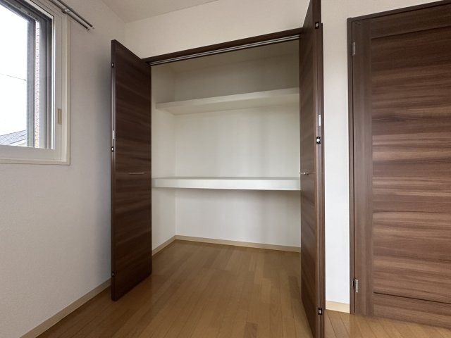川崎市麻生区栗木台５丁目の賃貸マンションの収納