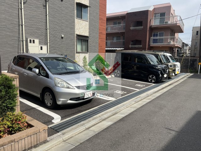 グレイスの駐車場