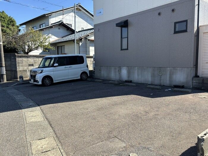 コーポＫの駐車場