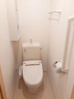 落ち着いた色調のトイレです