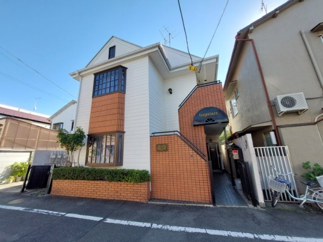 落ち着いた雰囲気の外観です