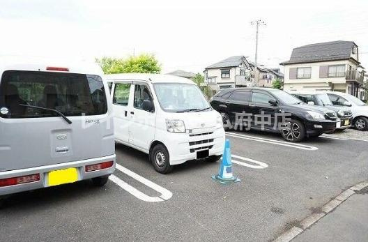 サンライズ　テールの駐車場