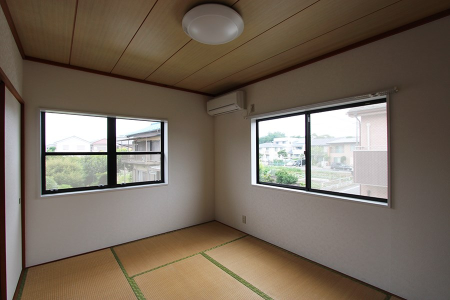 メゾン　ヌーの寝室|2F和室6畳　2面採光、押入れ付き　入居直前に畳表替えします