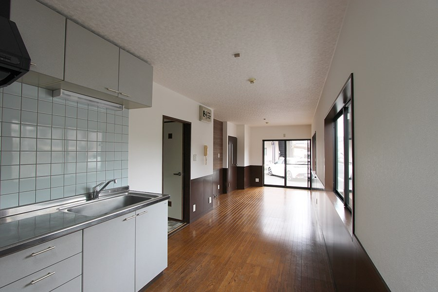 メゾン　ヌー|LDK11帖　角部屋で採光〇、勝手口もある物件です