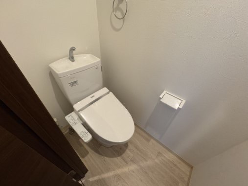 豊中市中桜塚４丁目の賃貸マンションのトイレ