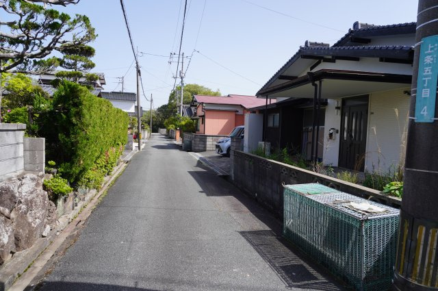 上条５丁目中古住宅の前面道路含む現地写真