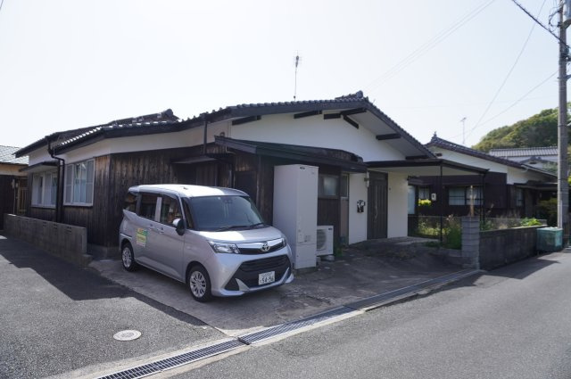 上条５丁目中古住宅の駐車場