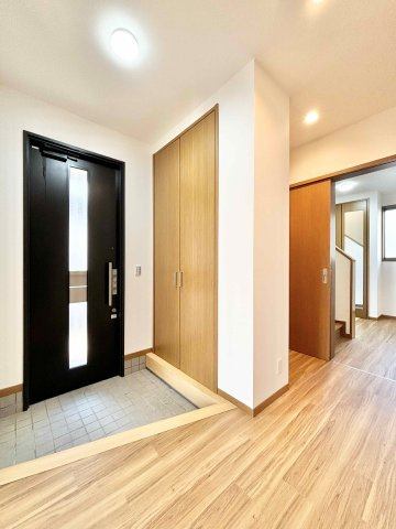 日進市赤池南２丁目戸建の玄関