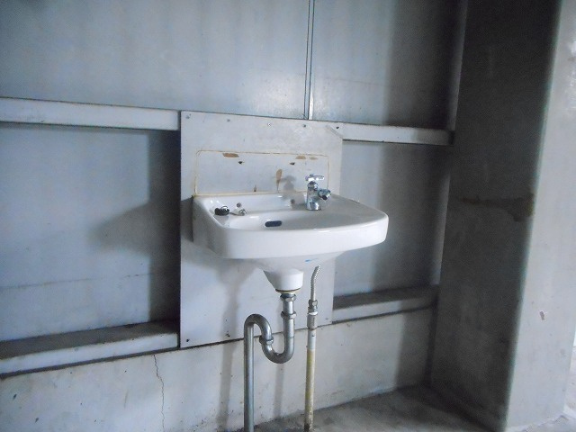 万場２丁目倉庫付事務所Ｂの洗面所