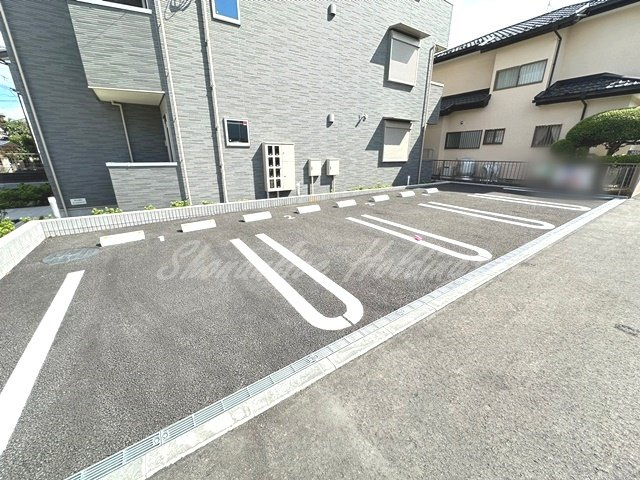 茅ヶ崎市室田２丁目のアパートの駐車場