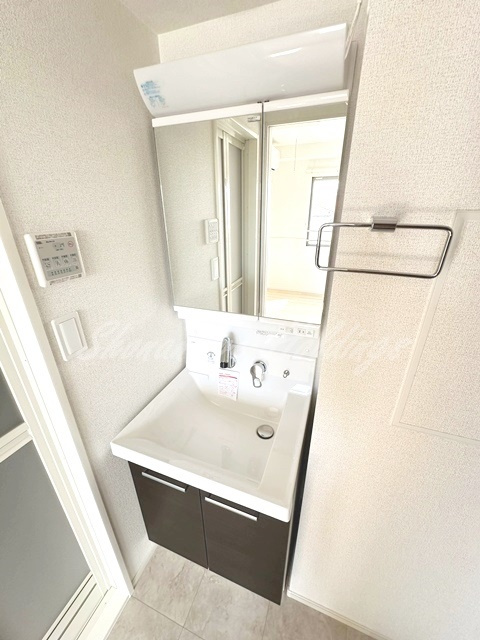 茅ヶ崎市室田２丁目のアパートの洗面所