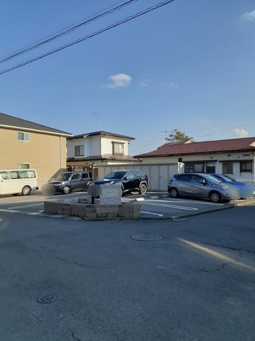 エレガンツァ　フィオーレの駐車場