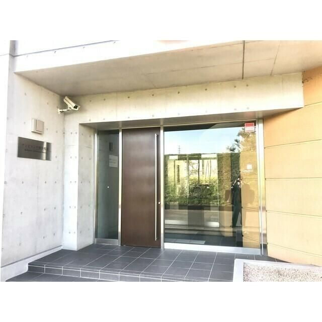 アンビエンテ横浜鴨居のエントランス
