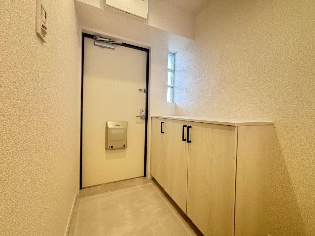ニューコーポ一宮の玄関|収納もある玄関です