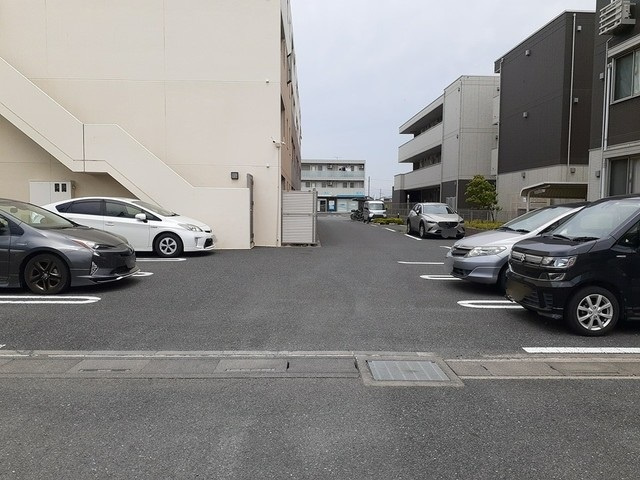フィオーレ　パラッツオ　の駐車場