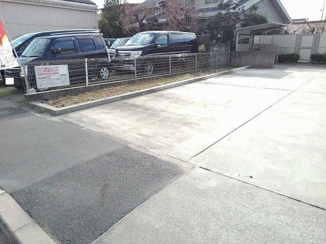 エランの駐車場