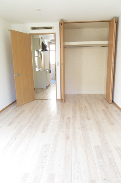 クローバー1番館の寝室|角部屋です