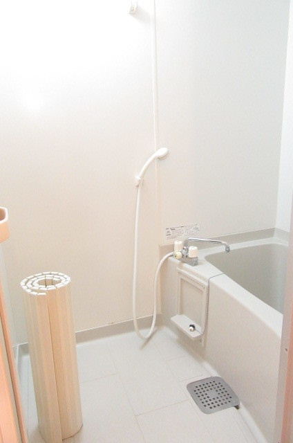 クローバー1番館の浴室|バス・トイレ別です