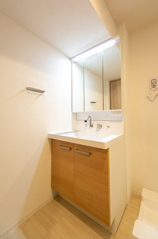 【洗面所】 | ウィステリア　エス　上野 | ※写真は同タイプ住戸です。