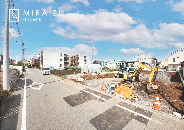 【外観】 | 青く澄み渡った綺麗な空と、陽の光をたっぷりと受ける、そんな新築住宅で新生活をスタートしてみませんか？見学・ご相談等、ミライズホーム(株)までお気軽にご連絡下さい。
