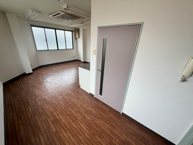 大阪市東淀川区東中島５丁目の店舗事務所の内装