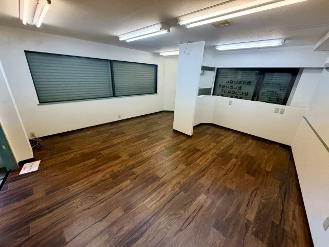 大阪市東淀川区東中島５丁目の店舗事務所の居間・リビング