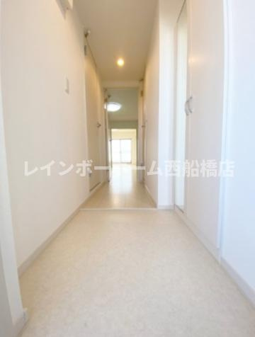 グレイス薬園台の玄関