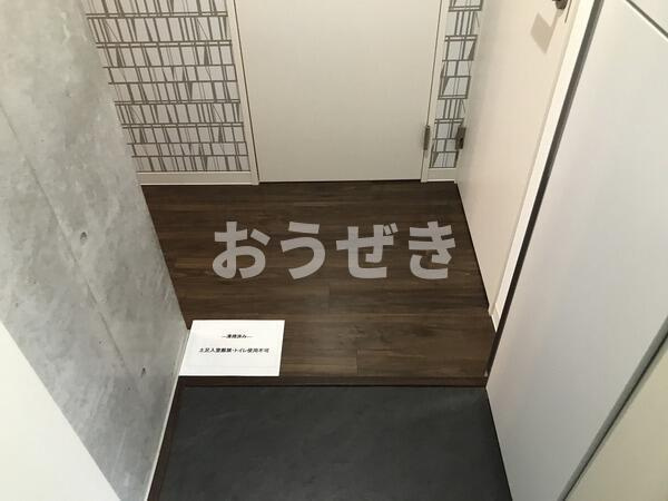 ＣＯＣＯＦＬＡＴ板橋の玄関