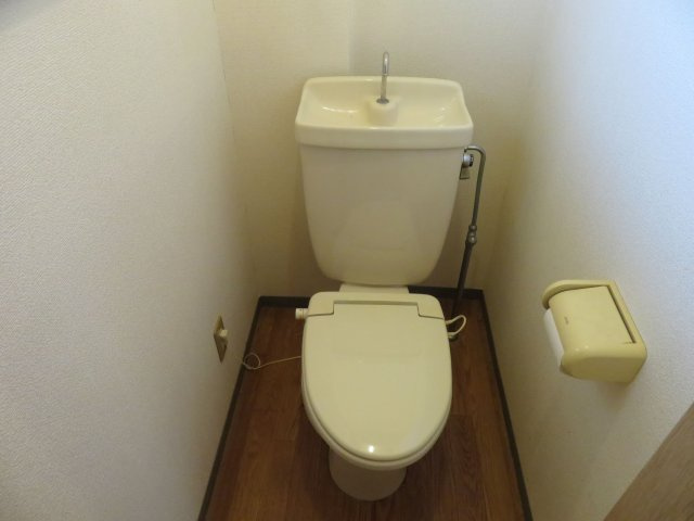 マンボウハイツ【10.000円キャッシュバック対象物件】のトイレ|シンプルで使いやすいトイレです※現状優先