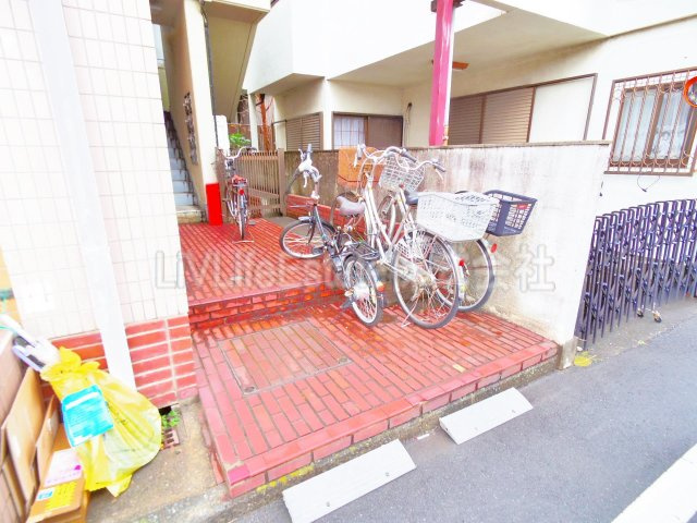 西東京市芝久保町４丁目の賃貸マンションのエントランス