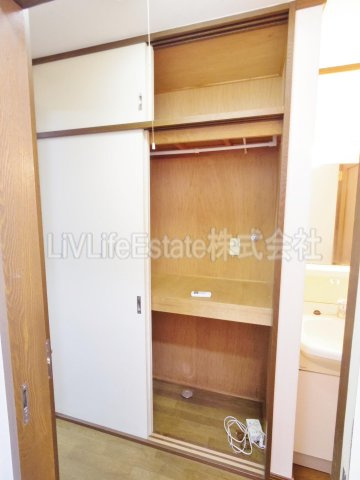 西東京市芝久保町４丁目の賃貸マンションの収納