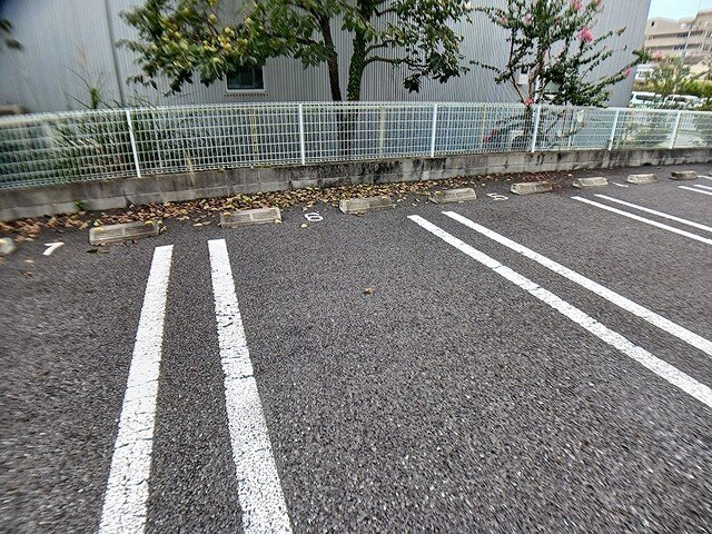 グランツ　Ｆの駐車場