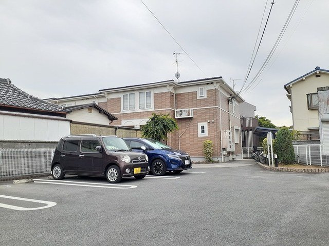 ベルハーモニーの駐車場